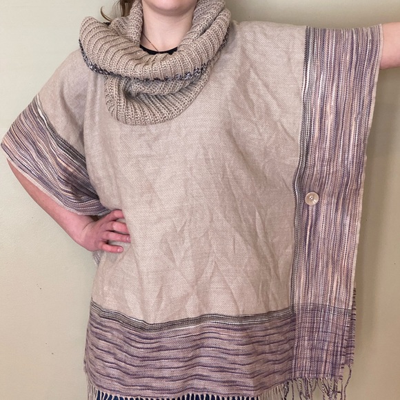Super soft turtle necked poncho - Picture 3 of 5